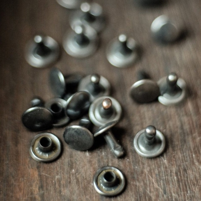 Merchant & Mills – 20 Double Cap Old Brass Rivets