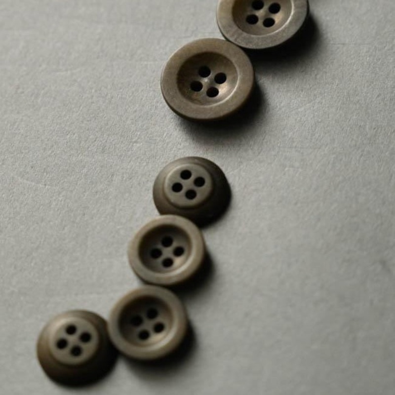 Merchant & Mills – Corozo Button – Khaki 14mm